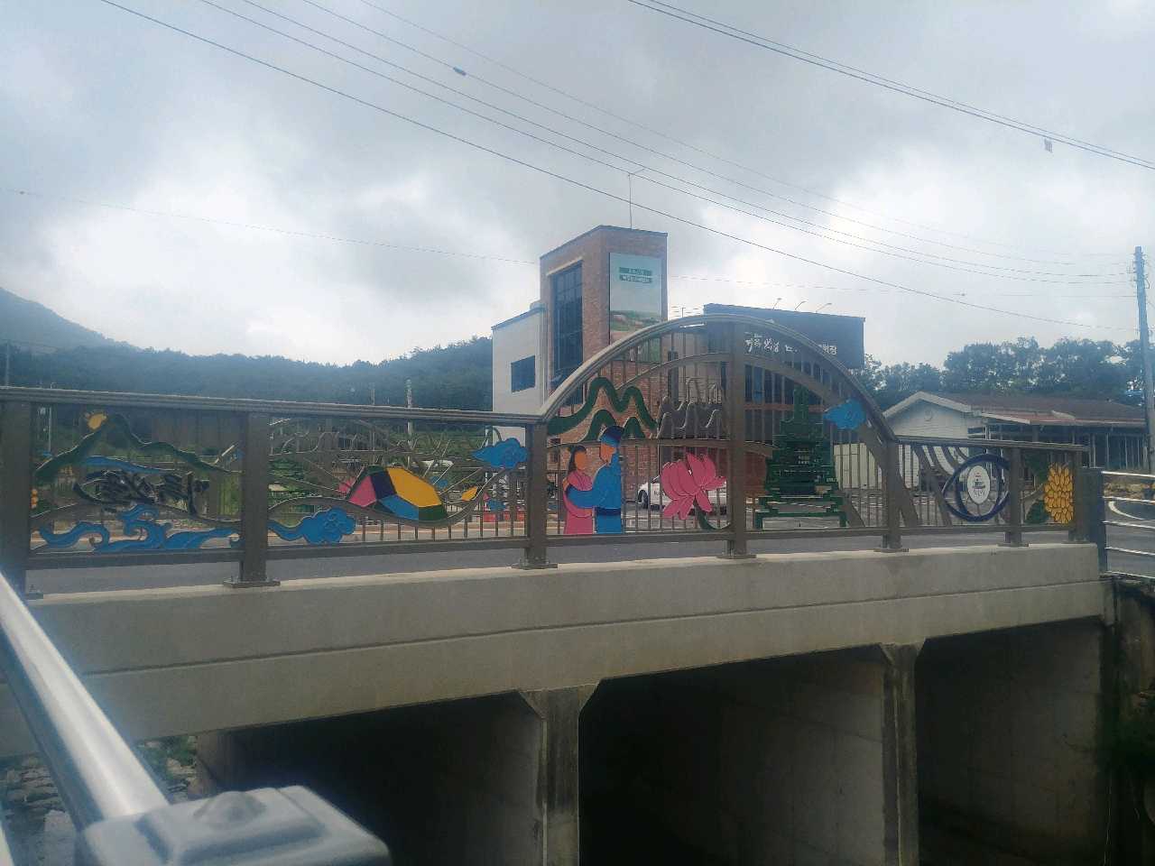 235149625_aMTQ2Gib_2d9c46386e37f0cf9e578dfe73f957be8733e09a.jpg 이미지크게보기